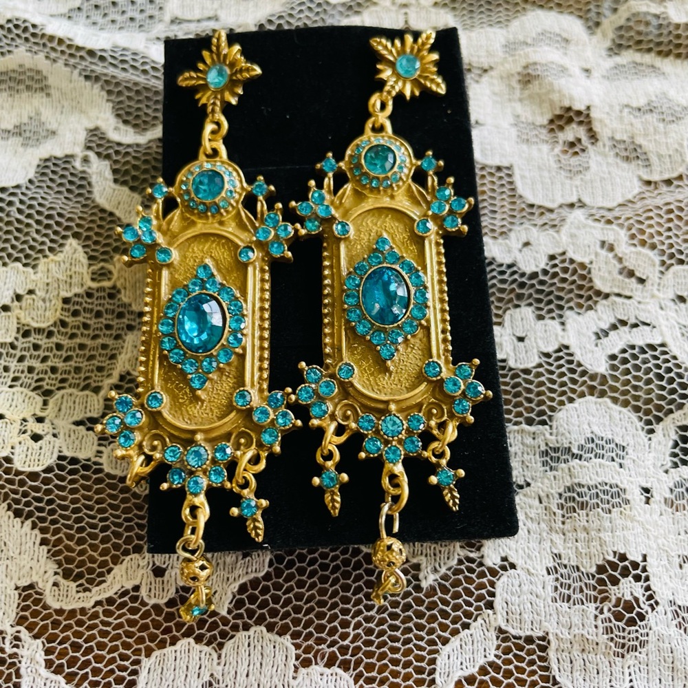 Gorgeous Victorian Style Teal Crystal Gold Tone Ornate Pierced Earrings 3 1/2”